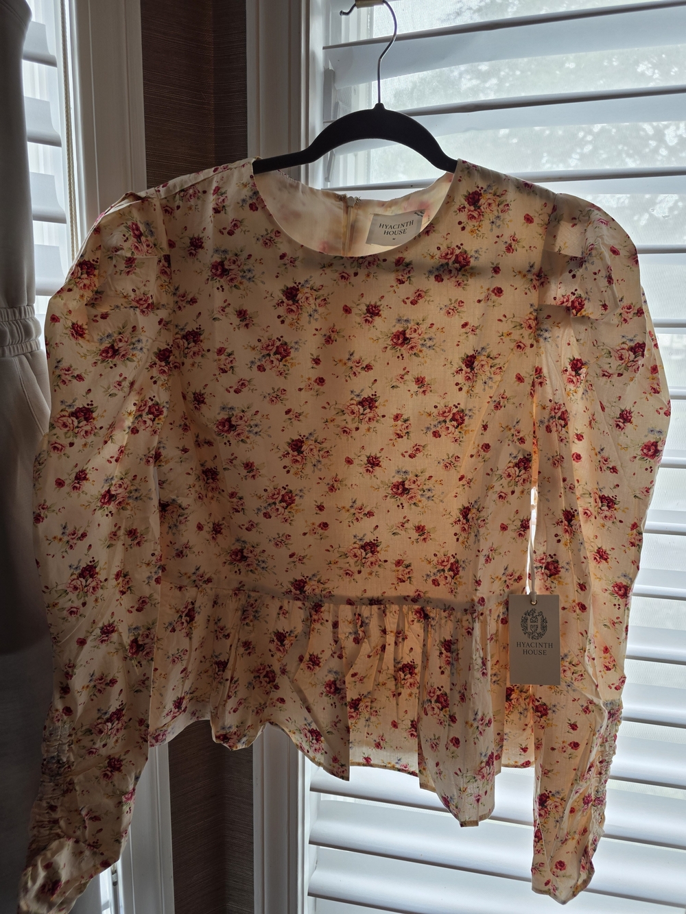 Hyacinth House Cream Floral Puff-Sleeve Peplum Blouse